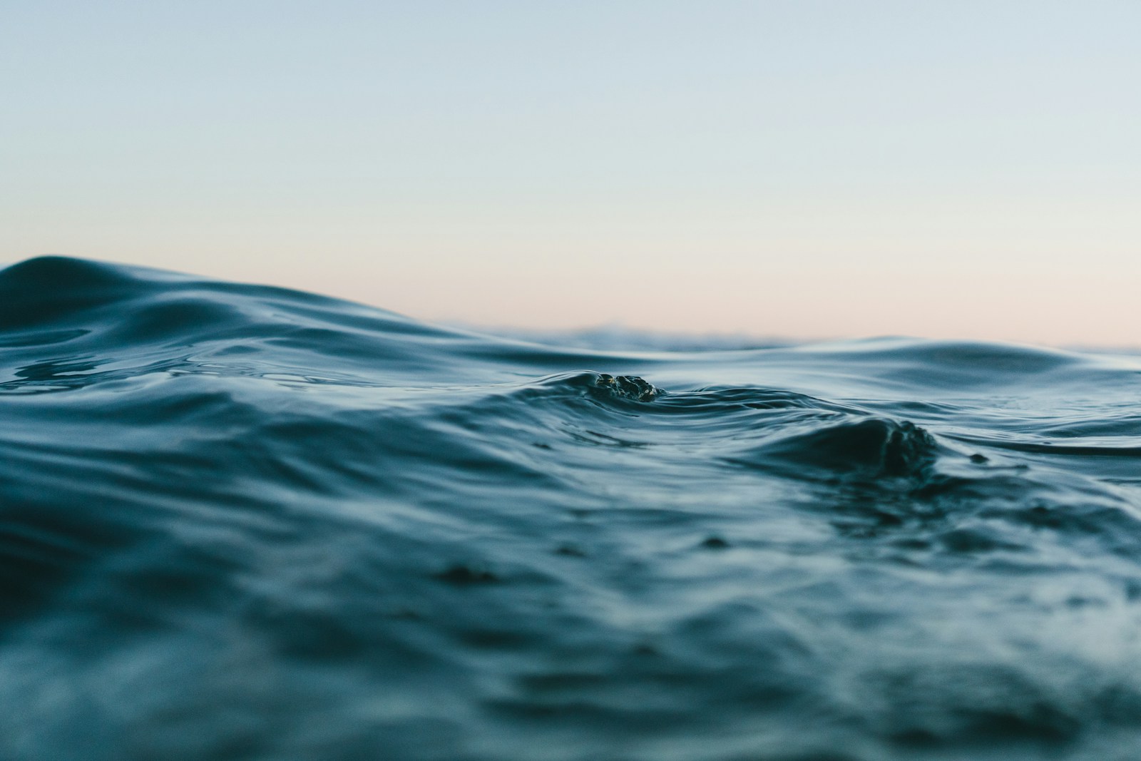 Ruhige Wasserlandschaft - Orientierung und Weite